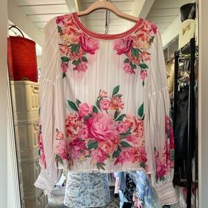 Vici White Pleated Long Sleeve Blouse